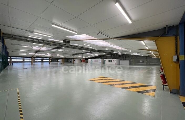 Site industriel et logistique de 7 160 m² sur 5,1 ha - Accès N10 - Chevanceaux (17) — photo 4