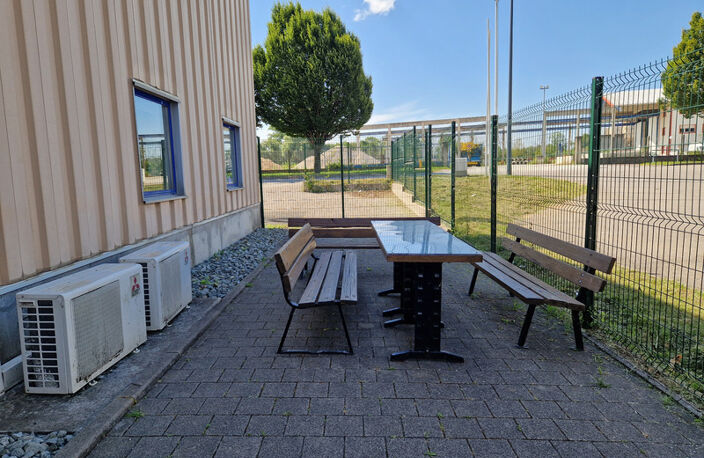 Local/bureau à louer ETUPES (25) — photo 3