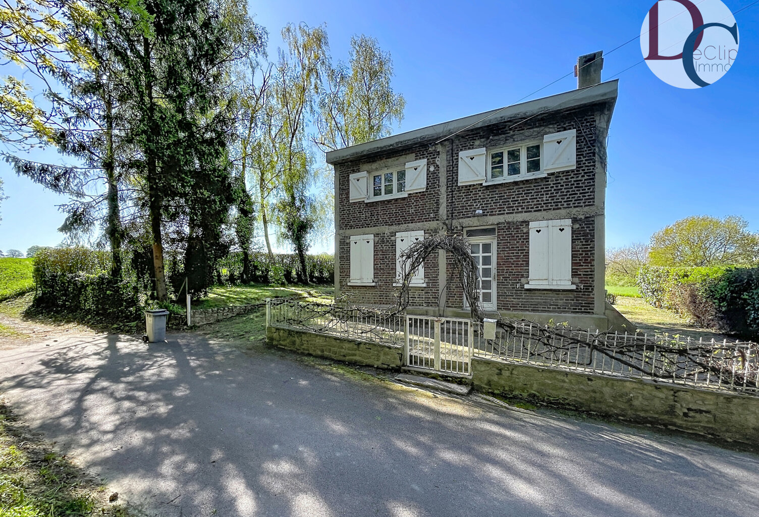 MAISON A RENOVER SUR PARCELLE DE 980 m2 — photo 1