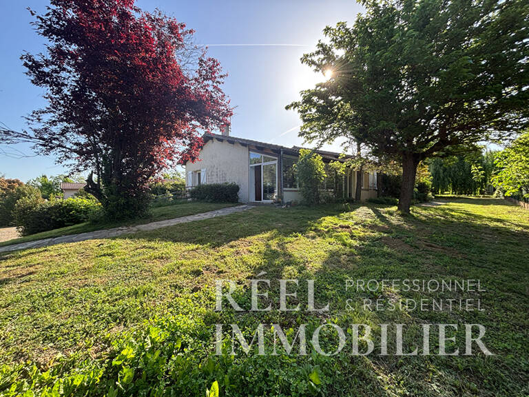 Maison de plain pied rénovée avec garage, sous sol et grand jardin — photo 1
