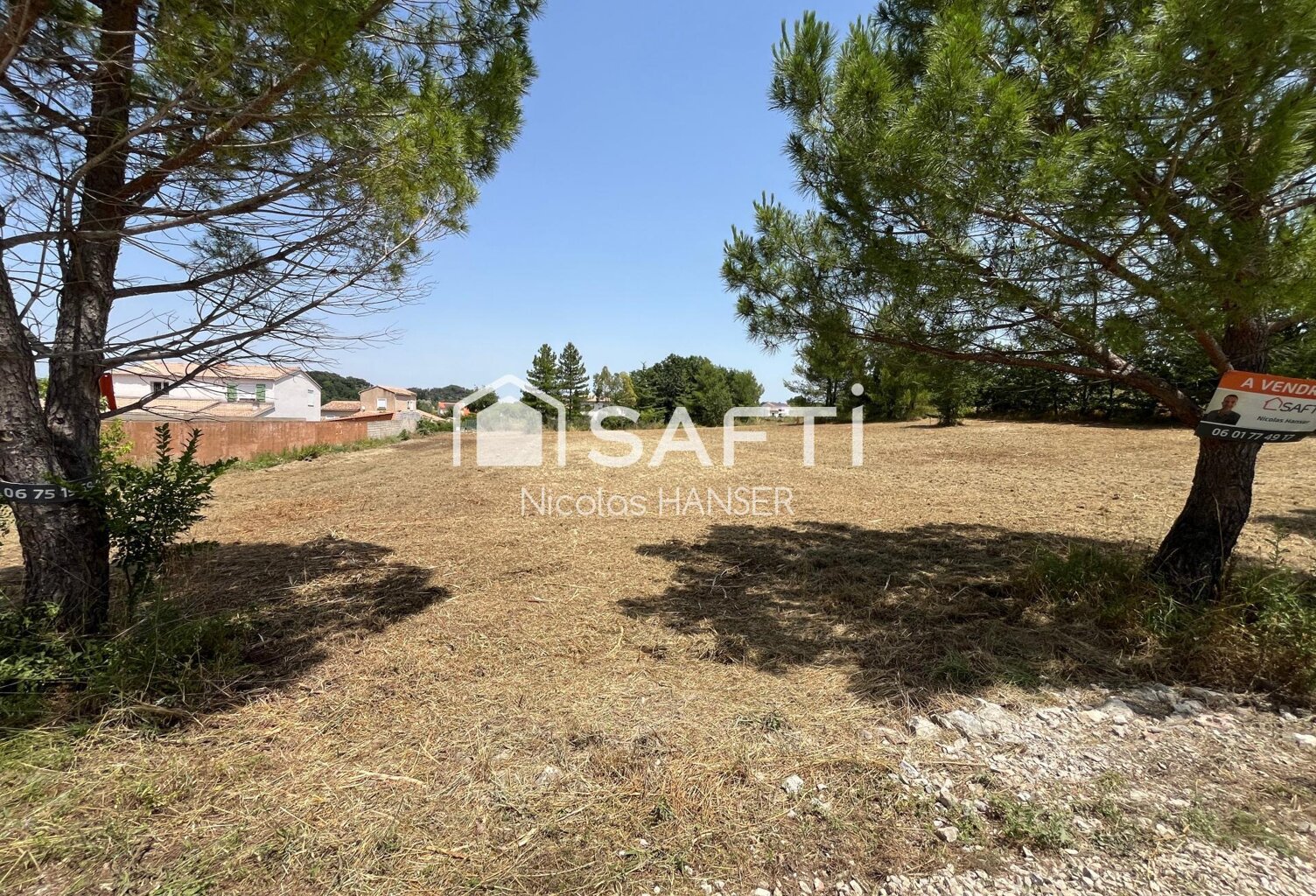 Terrain de 1800 m2 constructible à ST HILAIRE DE BRETHMAS — photo 1