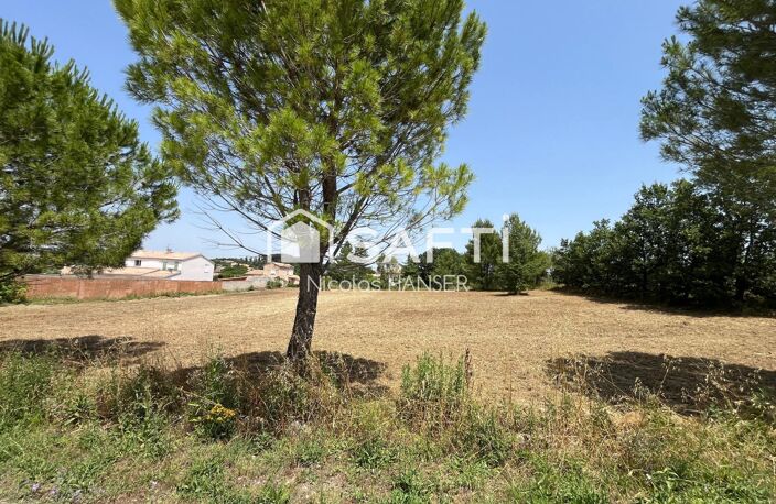 Terrain de 1800 m2 constructible à ST HILAIRE DE BRETHMAS — photo 2