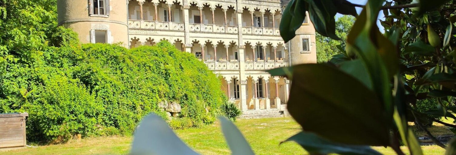 Maison 9 Pièces 222 m² à vendre à Baignes-Sainte-Radegonde (16360)