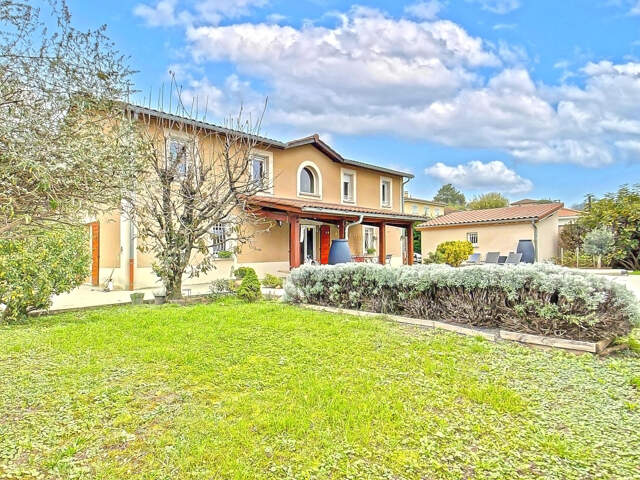 Maison familiale 151 m2   Piscine, grand terrain 930 m2 — photo du bien