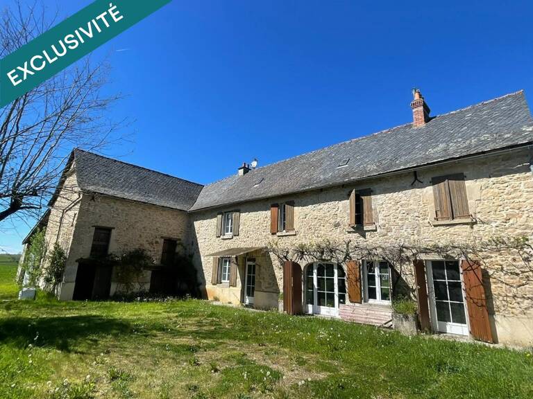 Située à moins de 3km de toutes commodités , 25mn de Rodez et de Villefranche de Rouergue, cette jolie propriété offre un cadre de vie paisible. — photo 1