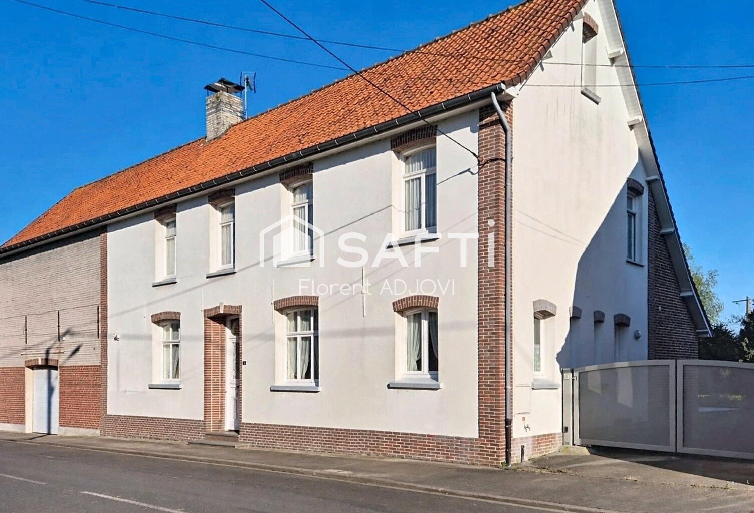 Laissez vous séduire par cette élégante maison de maitre plain pied alliant charme, volumes généreux et cadre de vie paisible — photo 1