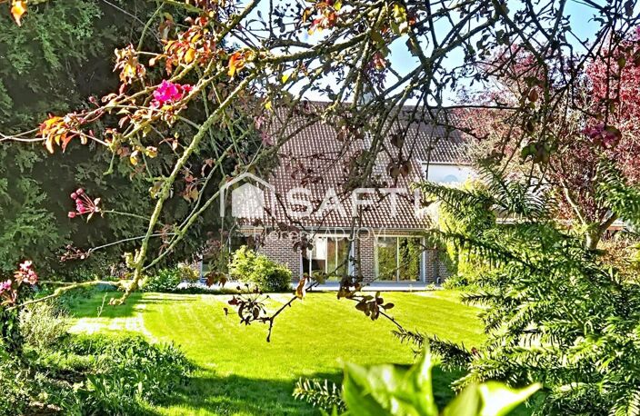 Laissez vous séduire par cette élégante maison de maitre plain pied alliant charme, volumes généreux et cadre de vie paisible — photo 2