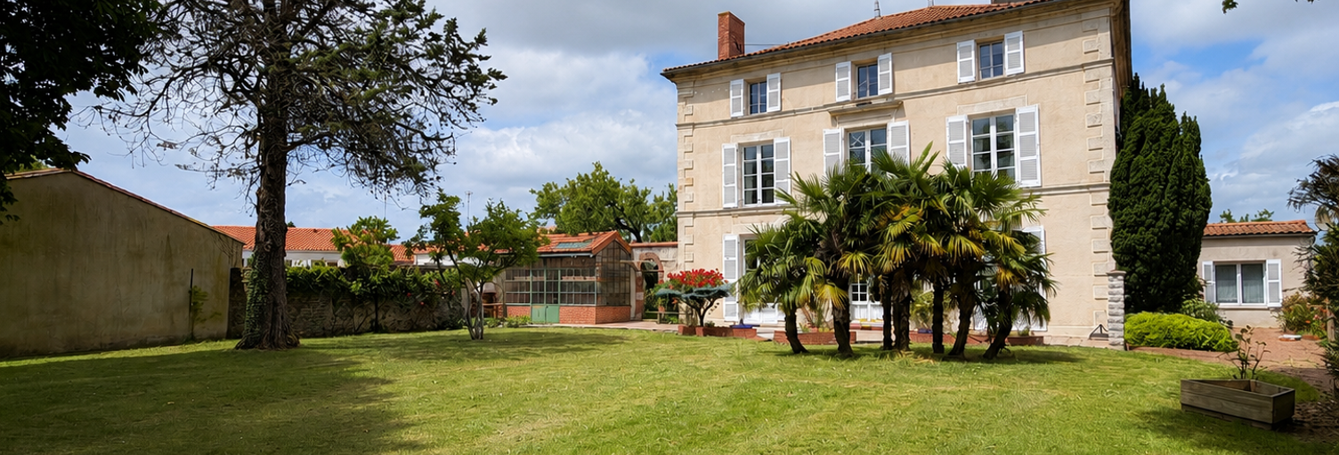 Maison 9 Pièces 270 m² à vendre à La Châtaigneraie (85120)