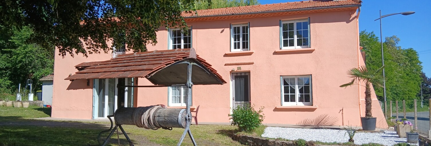 Maison 9 Pièces 177 m² à vendre à Saint-Priest-Bramefant (63310)