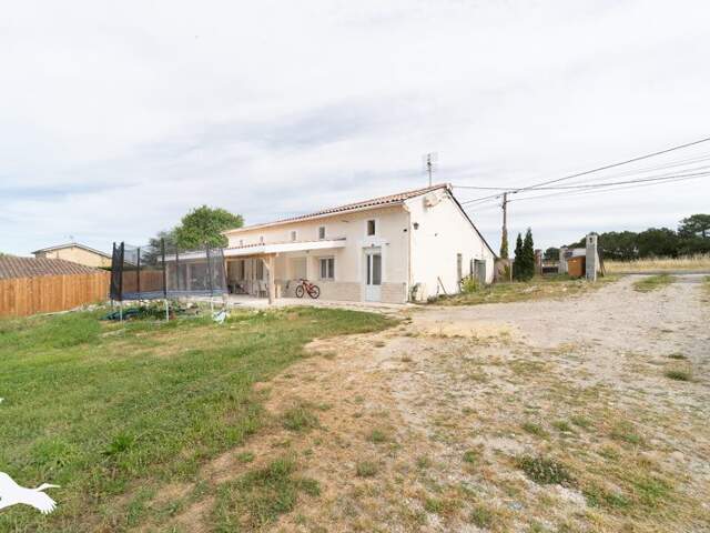 Maison en pierre de 5 pièces principales — photo du bien