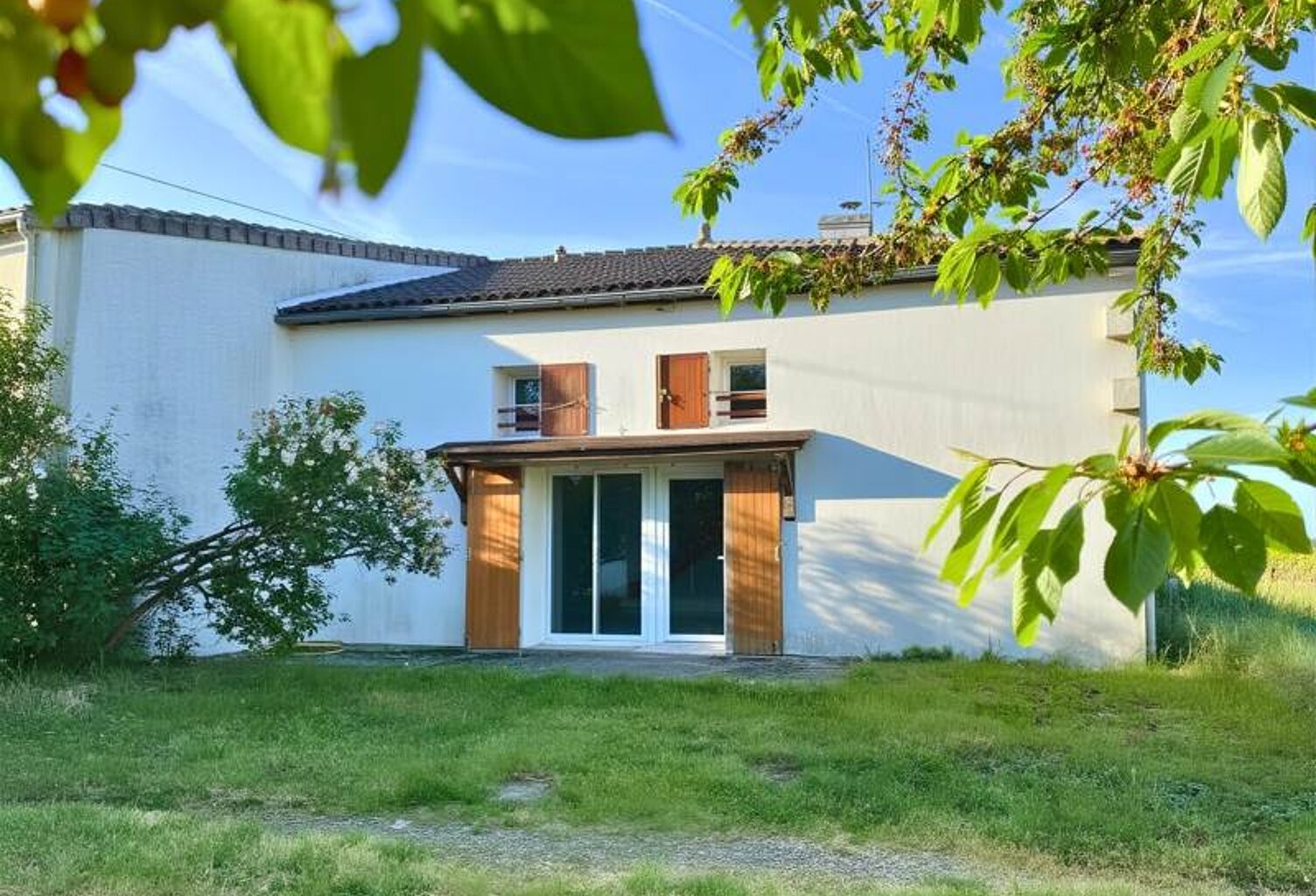 Vente immeuble   Jonzac (17500) — photo 1