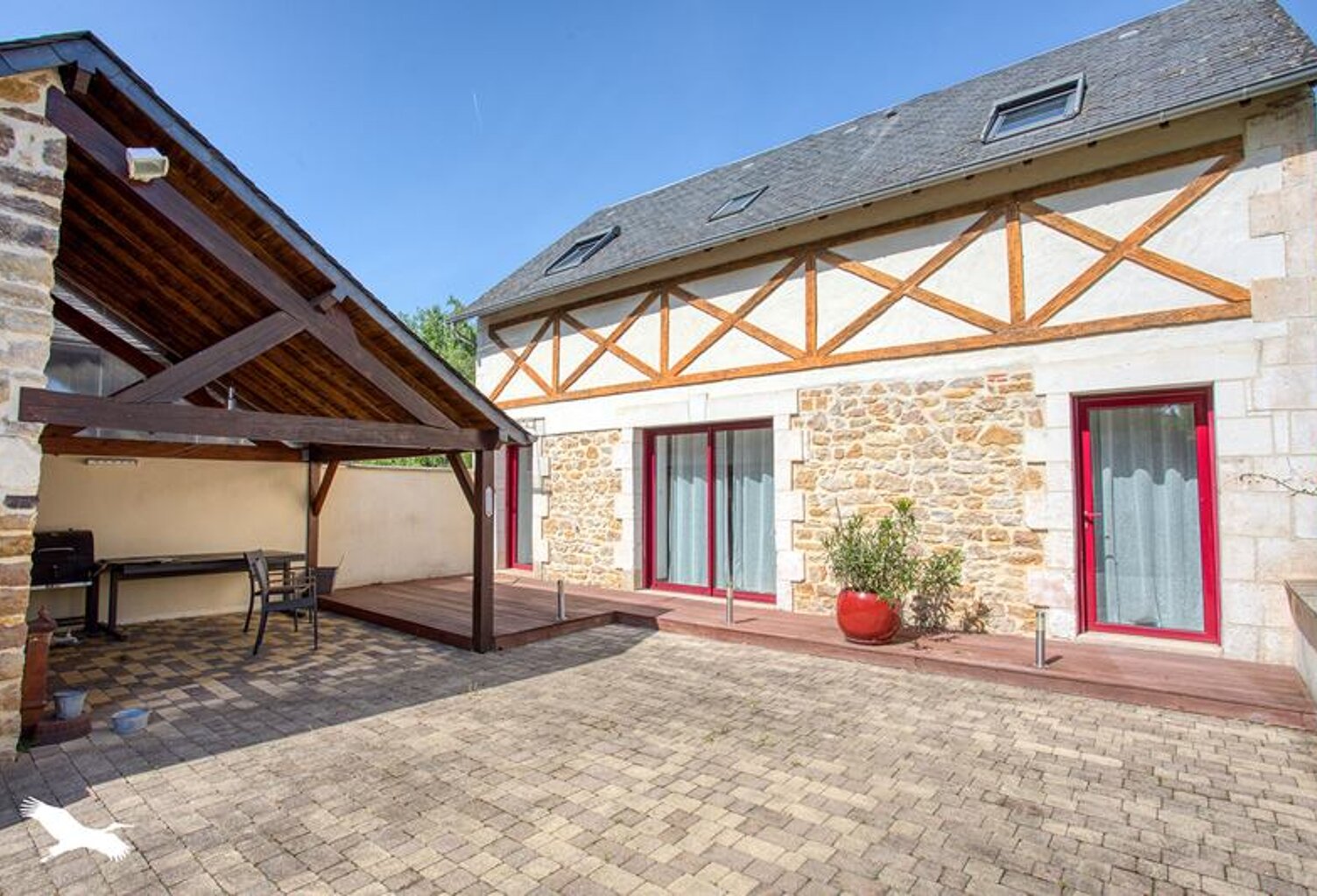 Maison en pierre de 3 pièces principales — photo 1
