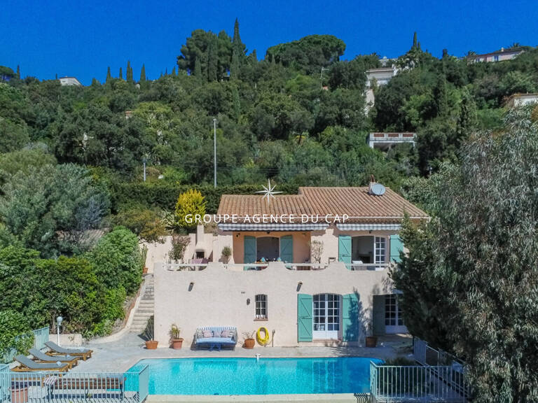 VUE MER SUR LE GOLFE DE SAINT TROPEZ PROVENCALE DE CHARME RENOVEE AVEC PISCINE GARAGE ET SOUS SOL AUX ISSAMBRES — photo 1