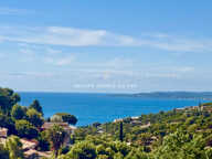 VUE MER SUR LE GOLFE DE SAINT TROPEZ PROVENCALE DE CHARME RENOVEE AVEC PISCINE GARAGE ET SOUS SOL AUX ISSAMBRES — photo 2