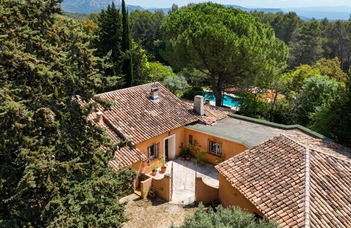 Saint-Marc-Jaumegarde — Propriété de charme avec piscine & dépendances à fort rendement locatif (10 min d'Aix) — photo 3