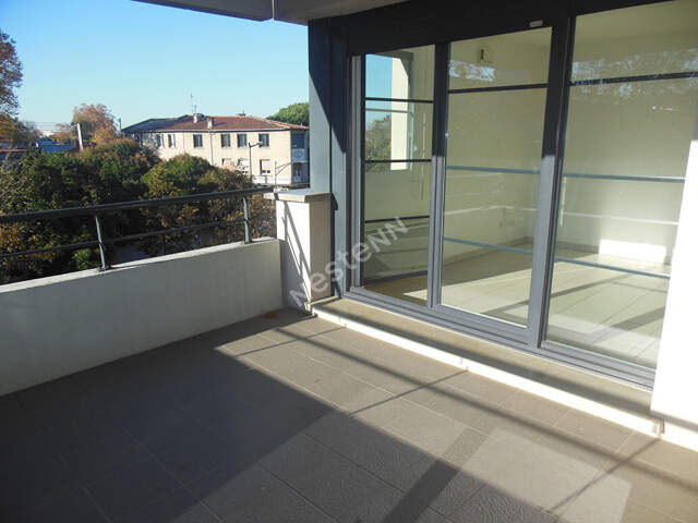 Toulouse Croix Daurade 31200 ,Agréable T4 Récent de 82.63m² -Cuisine séparée  terrasse de 10.1m² SANS FRAIS d'AGENCE 2 parking sous sol — photo du bien