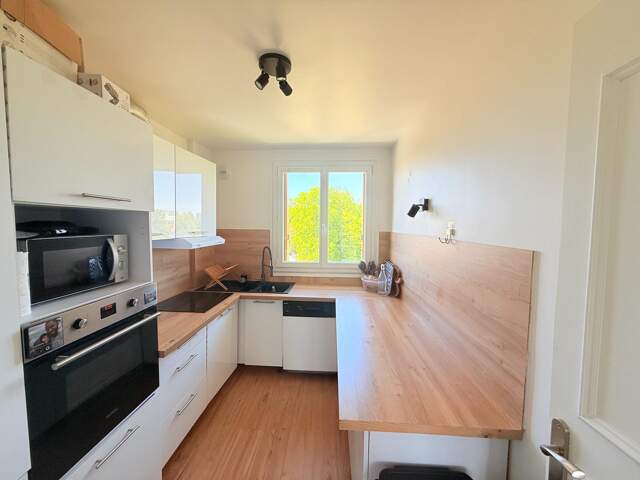 Appartement lumineux proche RER E, balcon, parking — photo du bien
