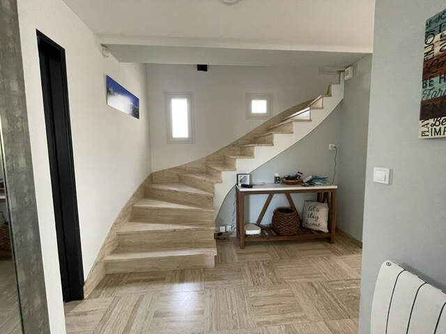 MAISON FAMILIALE 180 m² - 5 CHAMBRES - VIE DE PLAIN-PIED - NON MITOYENNE - JARDIN PLEIN SOLEIL — photo du bien