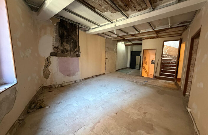 A vendre   maison de village d'environ 220 m2 avec garage à — photo 2