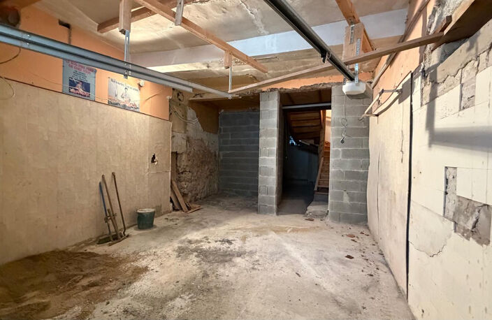 A vendre   maison de village d'environ 220 m2 avec garage à — photo 4