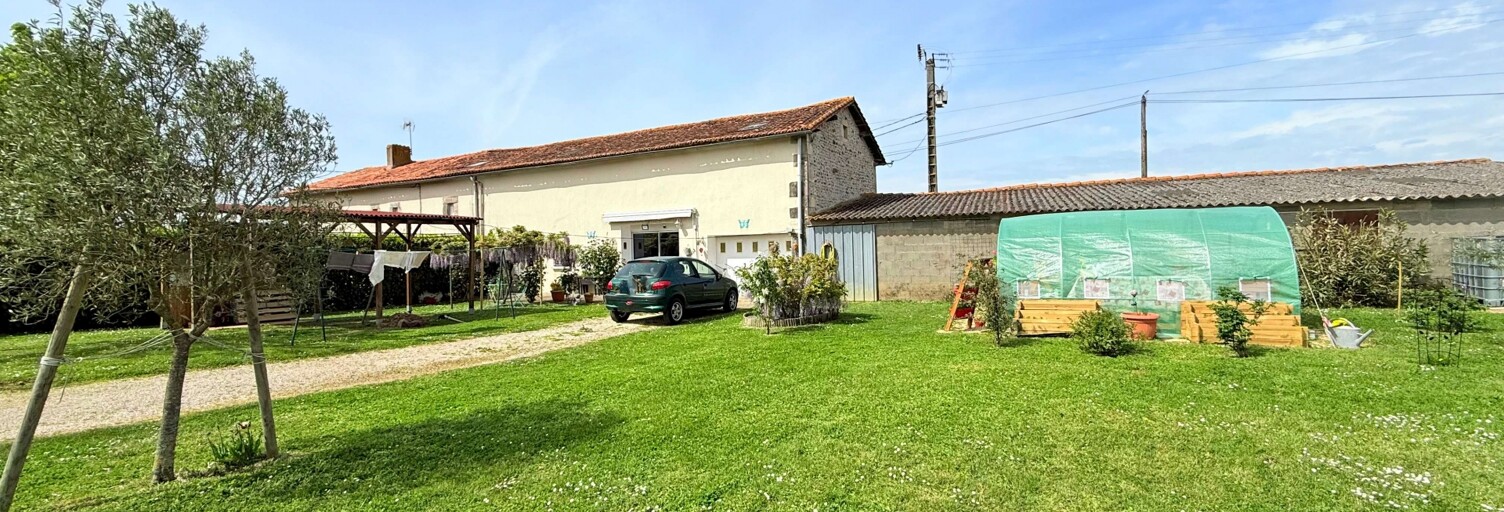 Maison 10 Pièces 100 m² à vendre à Savigné (86400)
