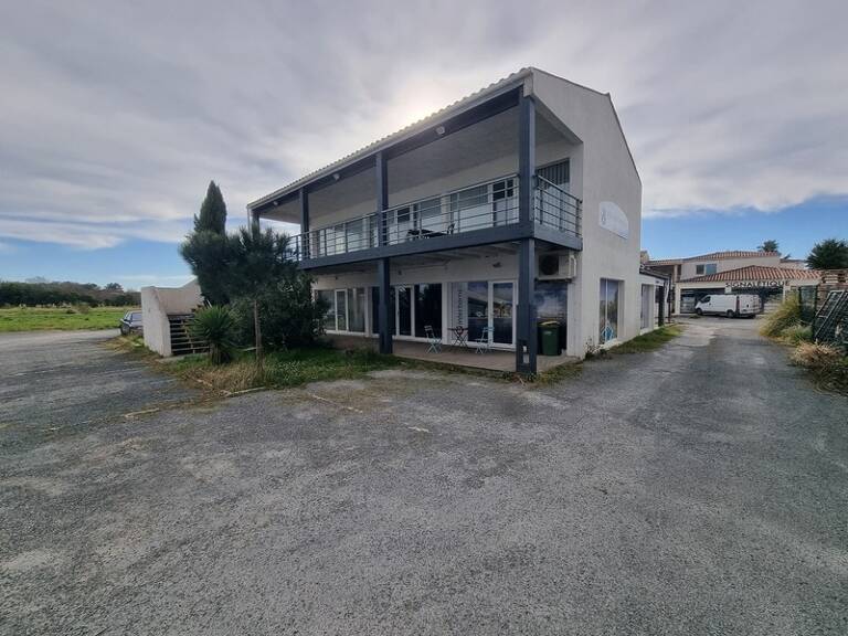 ST-PIERRE D'OLERON (17), A Louer local-bureau 84m² 6 pièces idéalement située en cœur de zone d'activité économique — photo 1