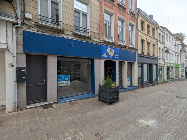 À LOUER – LOCAL COMMERCIAL AU CŒUR DU CENTRE HISTORIQUE DE SAINT-OMER(62) — photo du bien