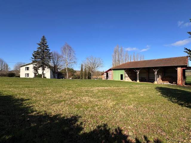 Propriété 305 m² – 2 logements – 300 m² de dépendances – Terrain 1,3 ha — photo du bien