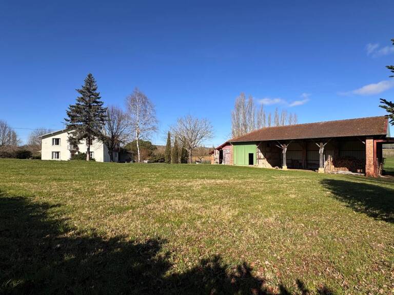 Propriété 305 m² – 2 logements – 300 m² de dépendances – Terrain 1,3 ha — photo 1