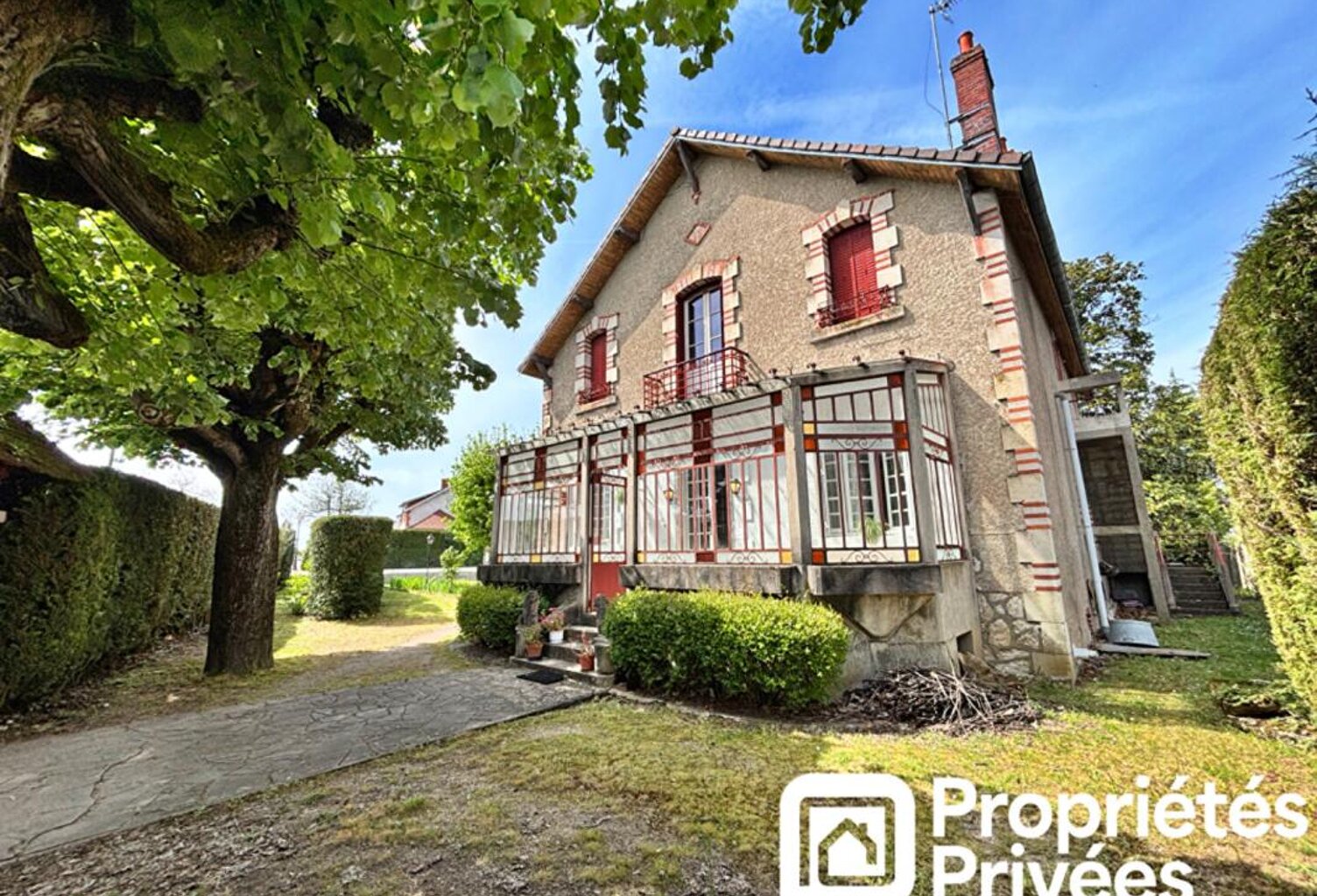 Maison de caractère  185 m²  à Mehun-sur-Yèvre (18500) — photo 1