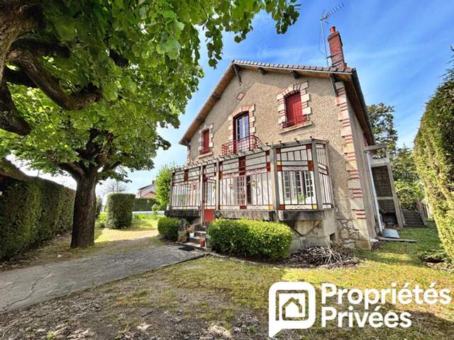 Maison de caractère  185 m²  à Mehun-sur-Yèvre (18500) — photo du bien