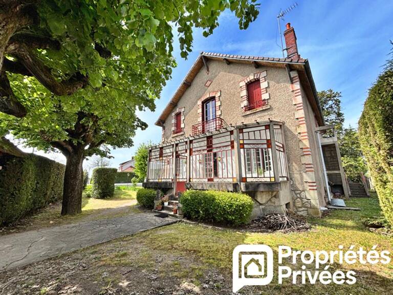 Maison de caractère  185 m²  à Mehun-sur-Yèvre (18500) — photo 1