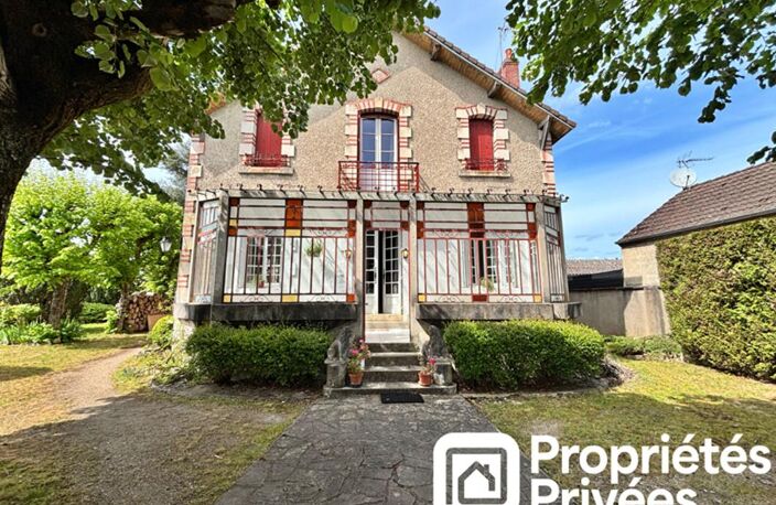 Maison de caractère  185 m²  à Mehun-sur-Yèvre (18500) — photo 2