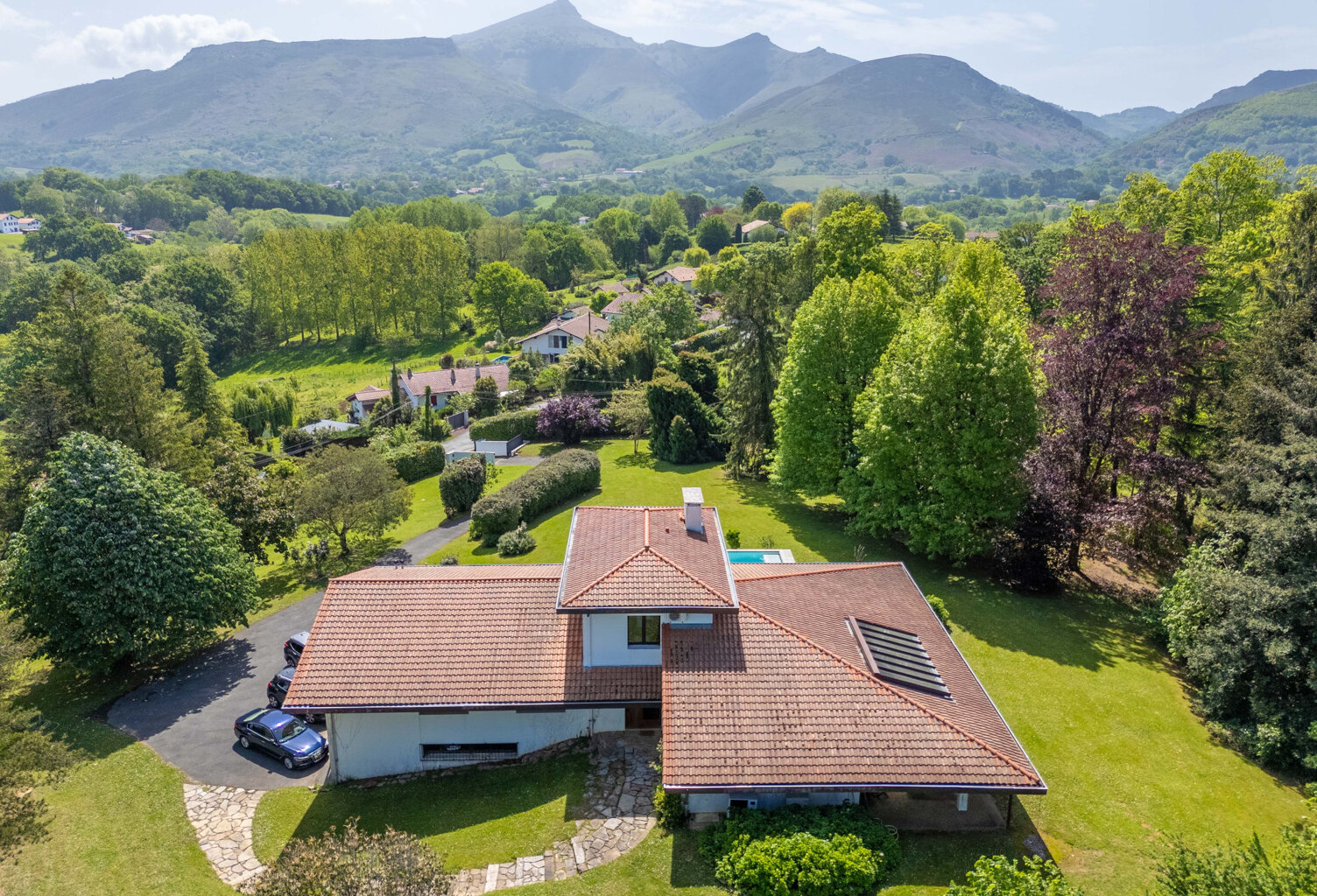 SUPERBE MAISON D'ARCHITECTE A URRUGNE AVEC PARC D'1 HECTARE — photo 1