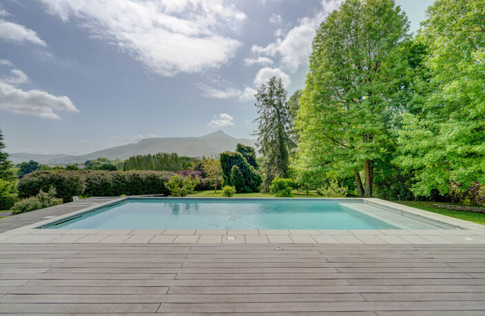 SUPERBE MAISON D'ARCHITECTE A URRUGNE AVEC PARC D'1 HECTARE — photo 4