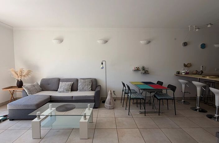 EXCLUSIVITÉ – APPARTEMENT EN REZ-DE-CHAUSSÉE AVEC JARDIN ET GARAGE — photo 2