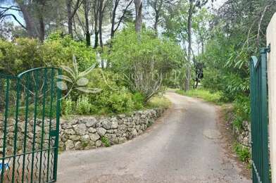 Terrain  665000 €