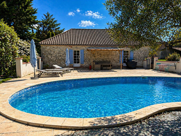 Propriété de charme avec maisons d'amis , granges et piscine — photo 1