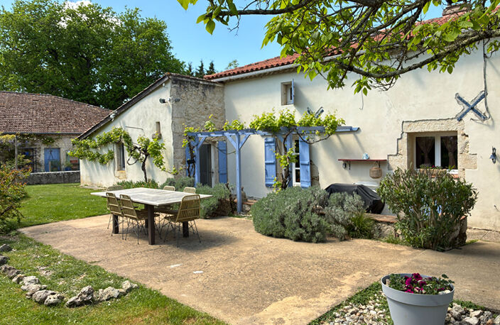 Propriété de charme avec maisons d'amis , granges et piscine — photo 2