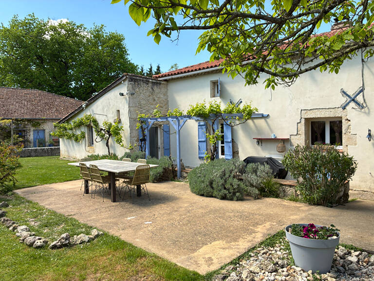 Propriété de charme avec maisons d'amis , granges et piscine — photo 1