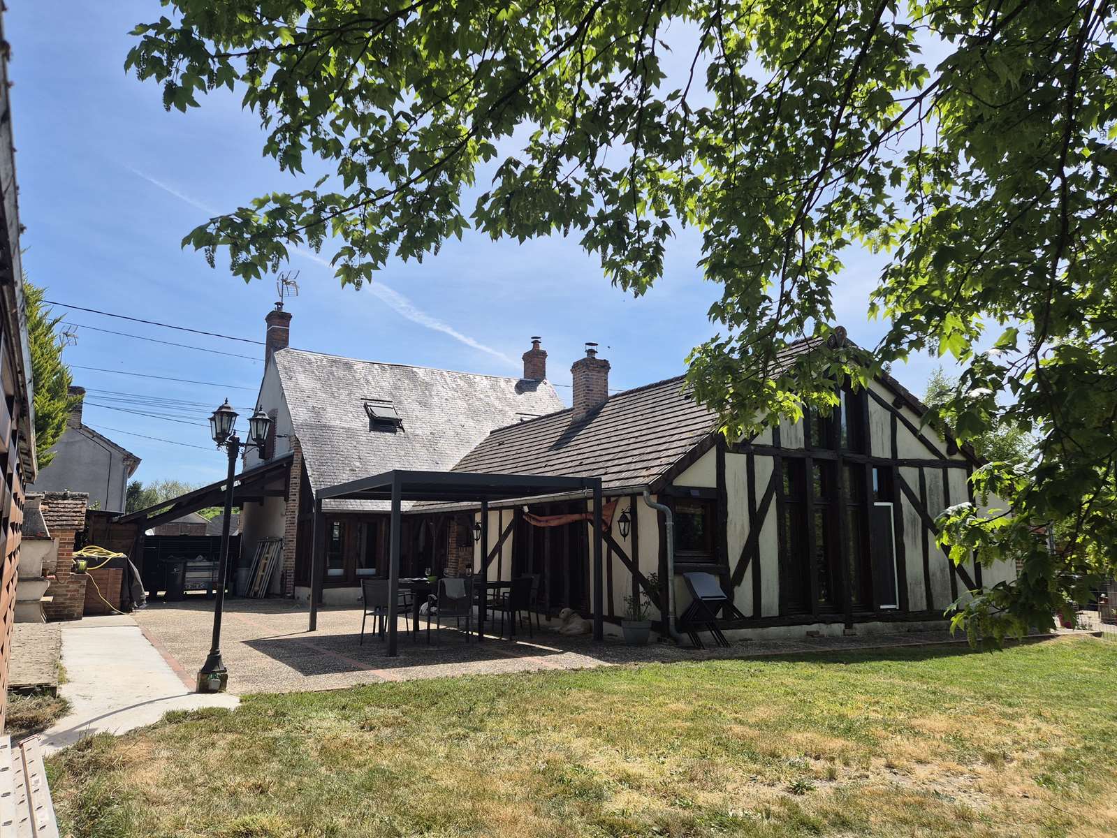 TRES JOLIE MAISON DE VILLAGE TYPIQUE DE SOLOGNE
