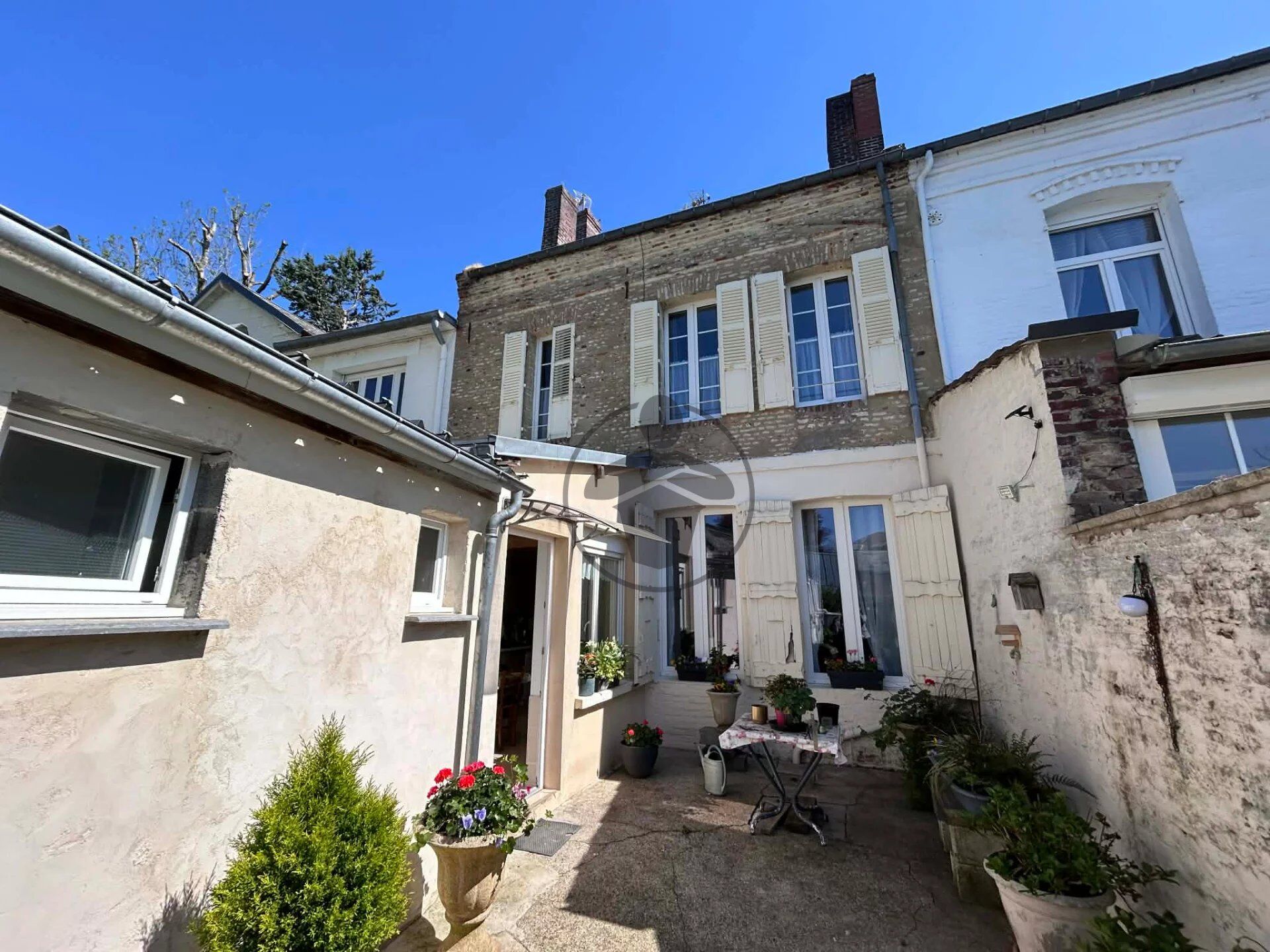 Maison 7 pièces 167 m² · à Ribemont · 167 m² · 159 000 €