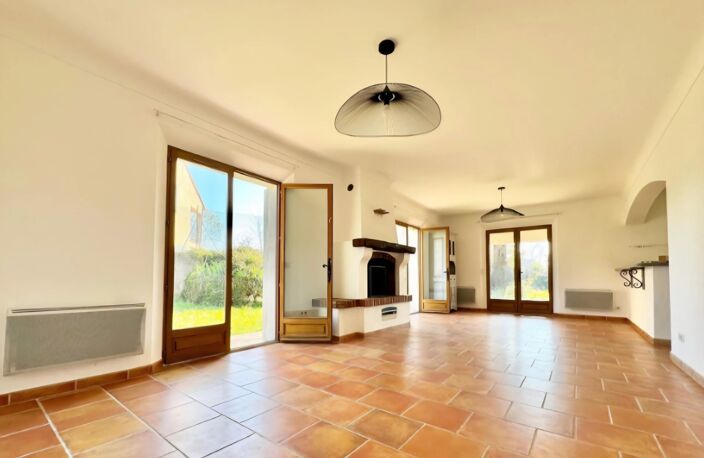 VILLA INDIVIDUELLE AVEC GARAGE ET JARDIN — photo 4