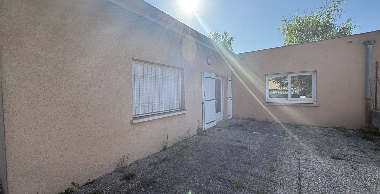 Local d'activité 48.5 m2 - VERNAISON — photo 1