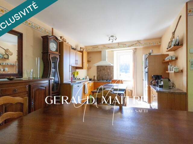 Grande maison de village avec jardin — photo du bien