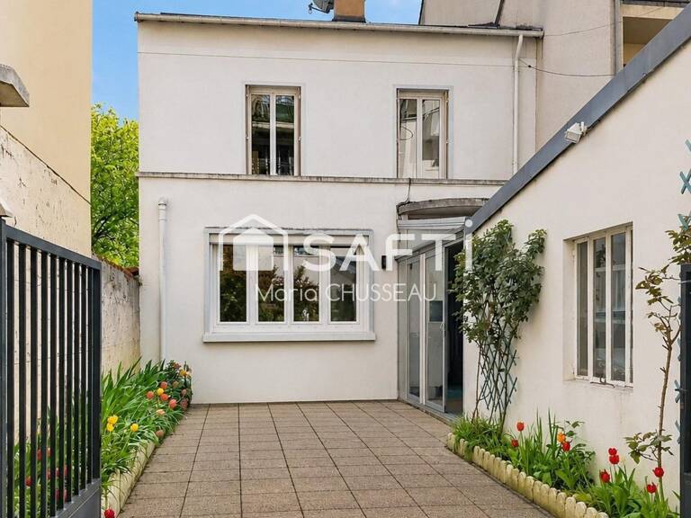 Maison familiale avec jardin et garage — photo 1