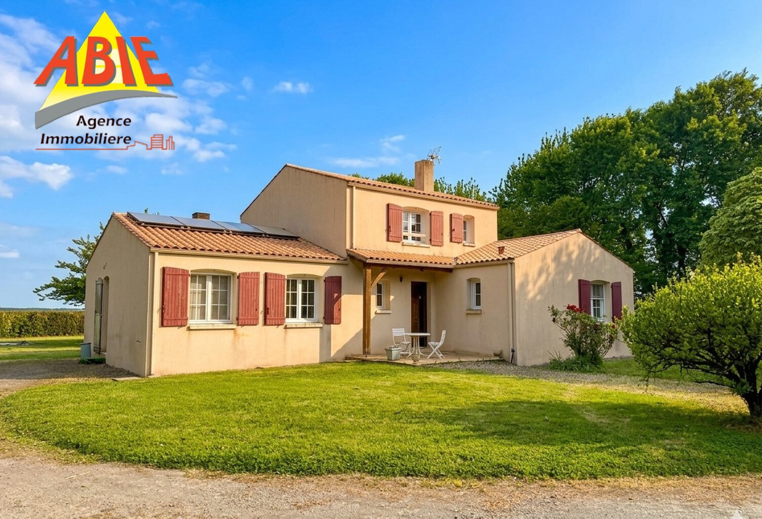 Maison 5 chambres à seulement 10 minutes de Fontenay-le-Comt — photo 1