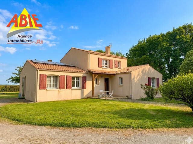 Maison 5 chambres à seulement 10 minutes de Fontenay-le-Comt — photo du bien