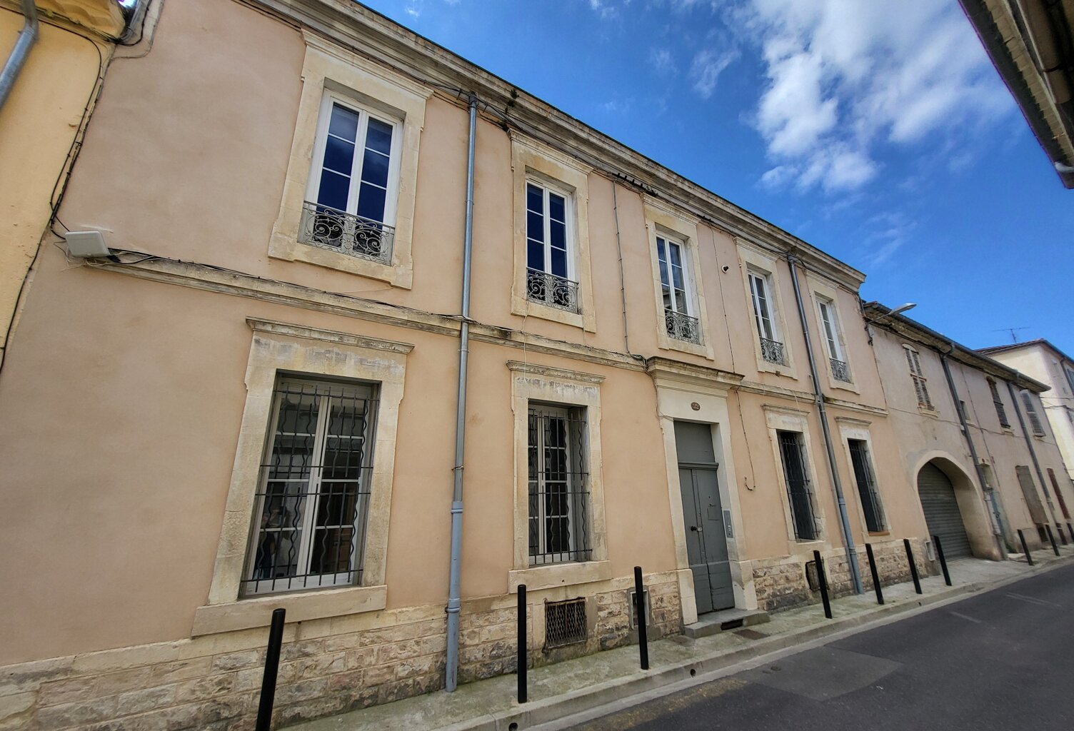 Immeuble, 19 pièces, Nîmes — photo 1