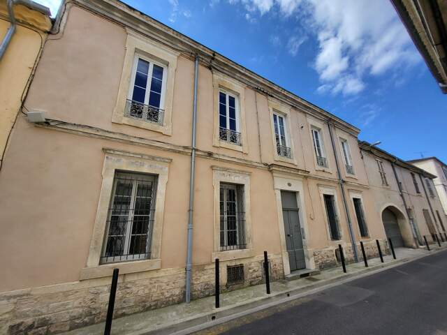 Immeuble, 19 pièces, Nîmes — photo du bien